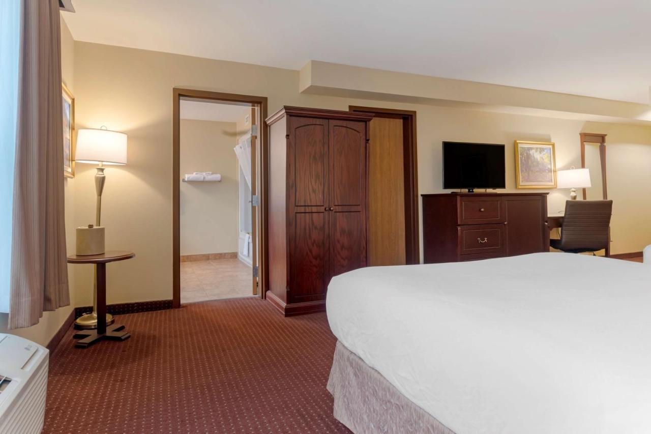 Western & 4* Fredericton
