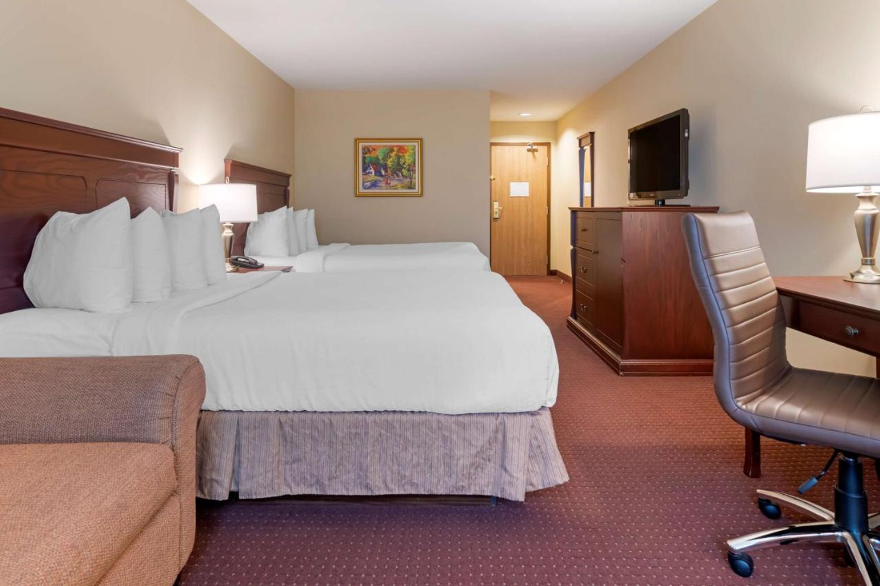 Western & 4* Fredericton